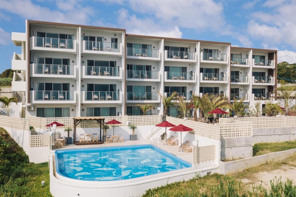 ▌沖繩海景飯店推薦▌宇流麻藏身處酒店 (HIDEOUT OKINAWA URUMA)無敵海景，泳池，廚房，洗烘衣機