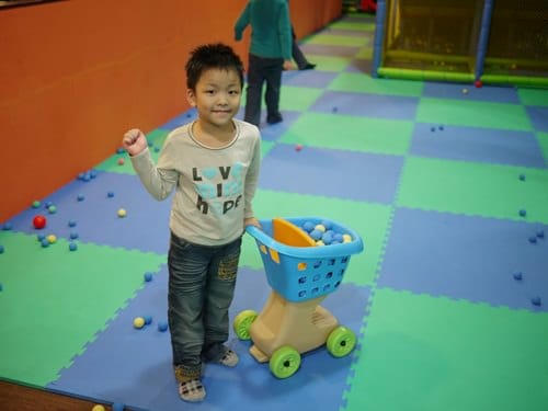 【板橋親子餐廳】爆走哥六歲生日 ♥艾瑪親子多元智能館♥ 慶生去