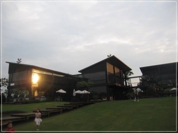 ▌桃園美食▌倘佯在綠風裡 ~ 中壢 [綠風草原]餐廳