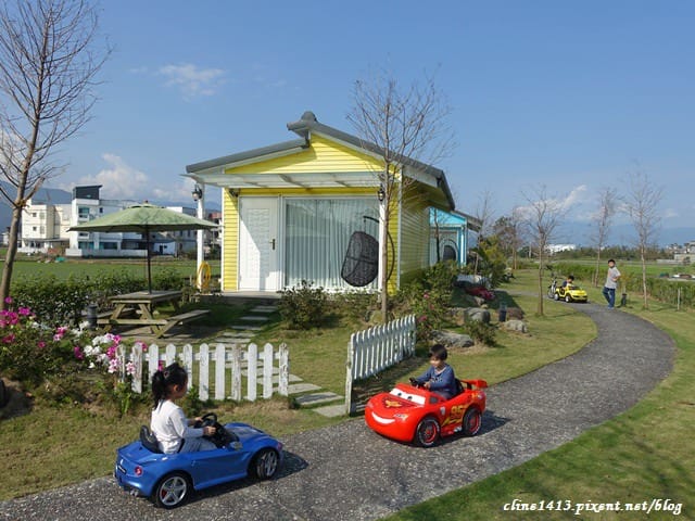 ▌宜蘭親子民宿▌♥田庄園親子溜滑梯城堡♥每個房間都有溜滑梯、盪鞦韆，還有戶外的草坪與賽車