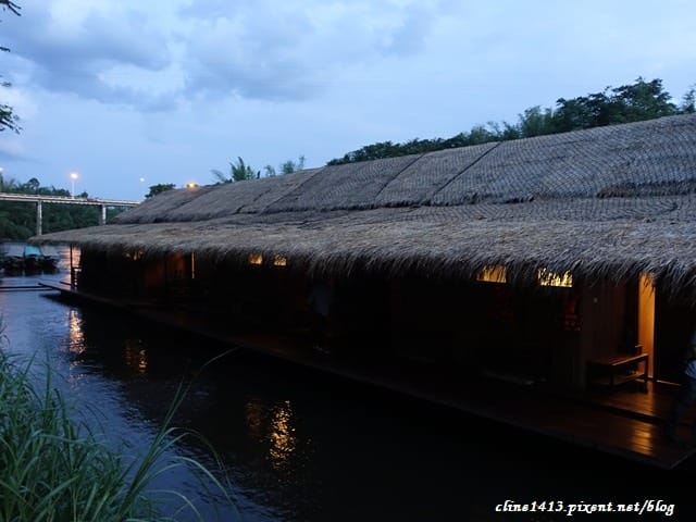 ▌泰國。北碧府▌來去桂河住一晚♥桂河木筏精品度假村Boutique Raft Resort River Kwai♥難忘的泰國水上屋初體驗