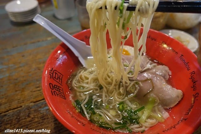 ▌沖繩自由行▌沖繩必吃美食♥通堂拉麵♥傳說中的男人麵、女人麵(小祿本店、百元藥妝旁)