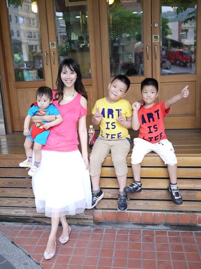 ▌三寶媽碎碎念▌11M爬行比賽 ♥丁丁藥局爬行比賽♥(內有精彩影片)