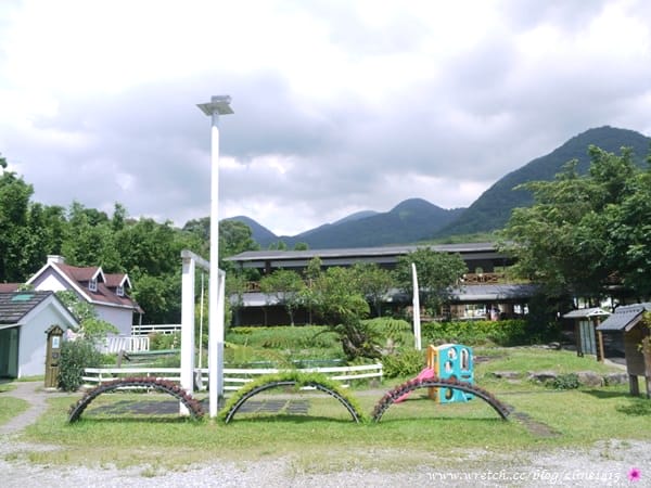 【北部景點】以為在國外? 超夢幻水教堂&熱門婚紗景點♥ 淡水˙大屯花卉農場♥