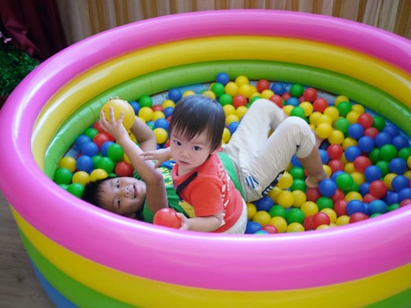 ▌三寶媽碎碎念▌送給小王子一歲禮物! 寶寶寫真&全家福♥ 板橋超脫兒童攝影寫真♥拍攝花絮
