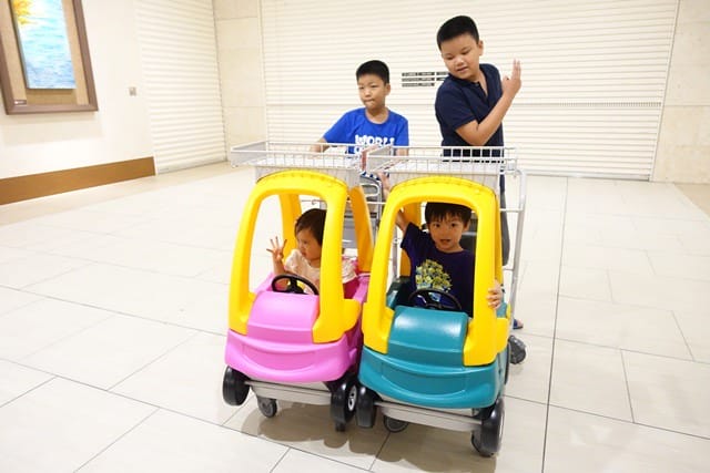 ▌沖繩自由行▌沖繩血拚必訪♥AEON MALL Okinawa Rycom ♥沖繩最新最大購物中心(有超大水族箱、部分店家可退稅)