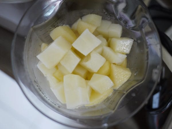 ▌三寶媽碎碎念▌現煮得更好吃!! 10M副食品&營養滿分 ♥雞肉蔬菜粥,熬湯底,馬鈴薯蘋果泥來囉 ♥