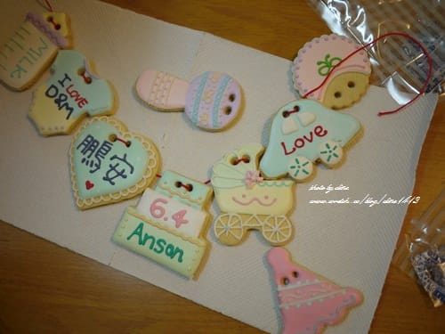 ▌三寶媽碎碎念▌小王子四個月囉!超可愛的收涎餅乾♥NIJI cupcake♥給他吃甜甜