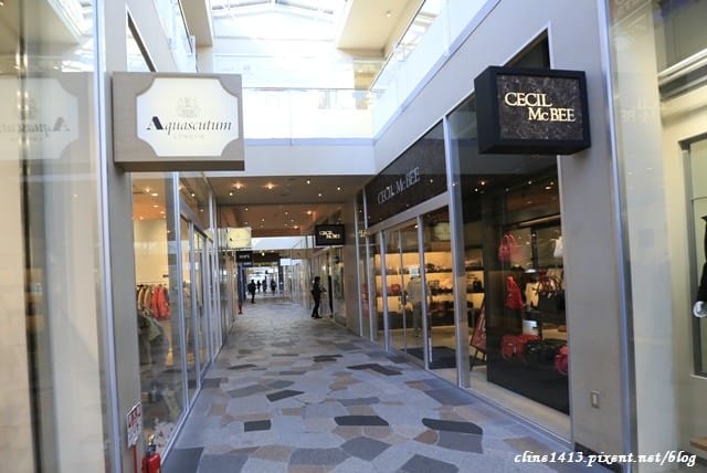 ▌東京近郊購物景點▌超好逛超好買♥輕井澤王子Outlet ♥園區攻略、行李寄放、交通方式(除了Le Creuset，這裡也有達菲熊)