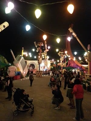 ▌歡樂香港行▌迪士尼樂園之反斗奇兵大本營.灰熊山谷.獅子王慶典.小小世界high不停