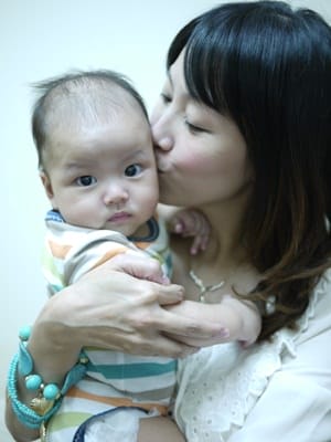▌三寶媽碎碎念▌小王子四個月囉!超可愛的收涎餅乾♥NIJI cupcake♥給他吃甜甜