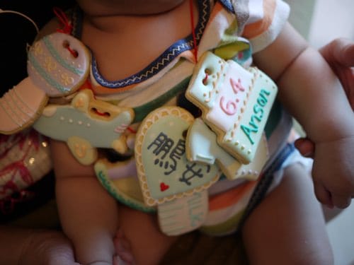 ▌三寶媽碎碎念▌小王子四個月囉!超可愛的收涎餅乾♥NIJI cupcake♥給他吃甜甜