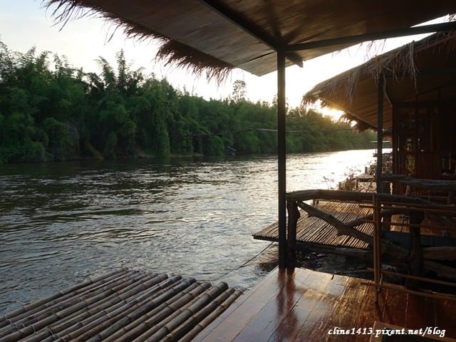 ▌泰國。北碧府▌來去桂河住一晚♥桂河木筏精品度假村Boutique Raft Resort River Kwai♥難忘的泰國水上屋初體驗