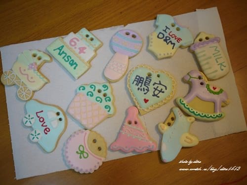 ▌三寶媽碎碎念▌小王子四個月囉!超可愛的收涎餅乾♥NIJI cupcake♥給他吃甜甜