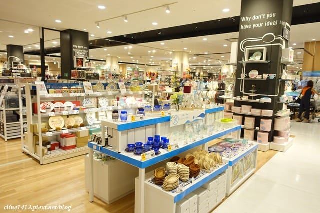 ▌沖繩自由行▌沖繩血拚必訪♥AEON MALL Okinawa Rycom ♥沖繩最新最大購物中心(有超大水族箱、部分店家可退稅)