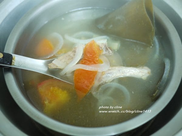 ▌三寶媽碎碎念▌現煮得更好吃!! 10M副食品&營養滿分 ♥雞肉蔬菜粥,熬湯底,馬鈴薯蘋果泥來囉 ♥