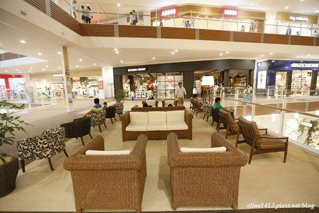 ▌沖繩自由行▌沖繩血拚必訪♥AEON MALL Okinawa Rycom ♥沖繩最新最大購物中心(有超大水族箱、部分店家可退稅)