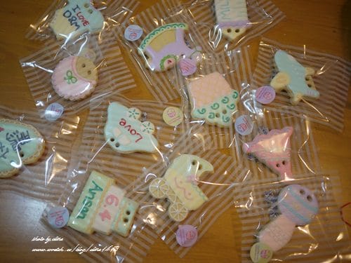 ▌三寶媽碎碎念▌小王子四個月囉!超可愛的收涎餅乾♥NIJI cupcake♥給他吃甜甜