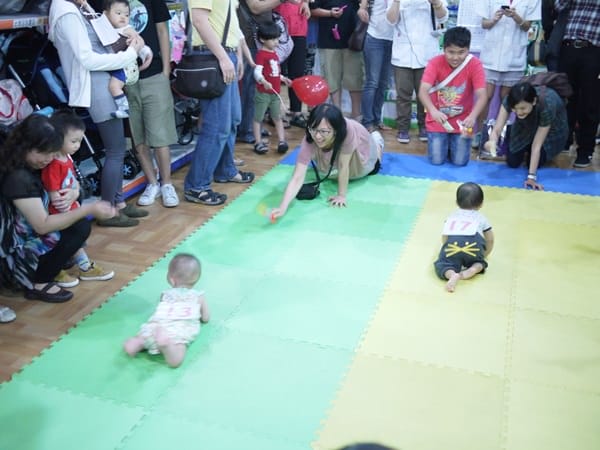 ▌三寶媽碎碎念▌11M爬行比賽 ♥丁丁藥局爬行比賽♥(內有精彩影片)
