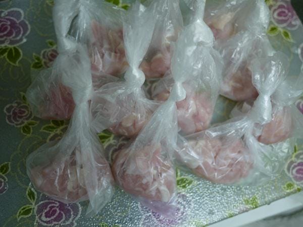 ▌三寶媽碎碎念▌現煮得更好吃!! 10M副食品&營養滿分 ♥雞肉蔬菜粥,熬湯底,馬鈴薯蘋果泥來囉 ♥