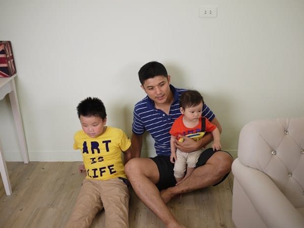 ▌三寶媽碎碎念▌送給小王子一歲禮物! 寶寶寫真&全家福♥ 板橋超脫兒童攝影寫真♥拍攝花絮