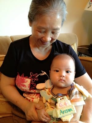 ▌三寶媽碎碎念▌小王子四個月囉!超可愛的收涎餅乾♥NIJI cupcake♥給他吃甜甜