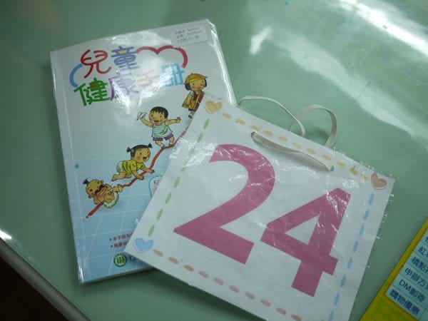 ▌三寶媽碎碎念▌11M爬行比賽 ♥丁丁藥局爬行比賽♥(內有精彩影片)