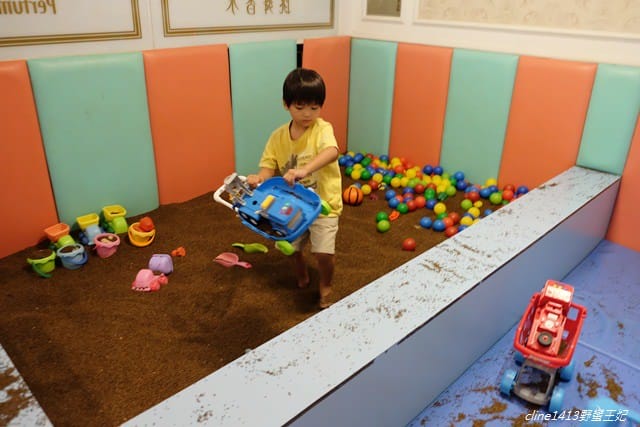 ▌板橋親子餐廳▌♥有兒童遊戲區的跳舞香水♥(板橋中山店)媽媽優雅享用貴婦下午茶、小朋友可以玩遊戲