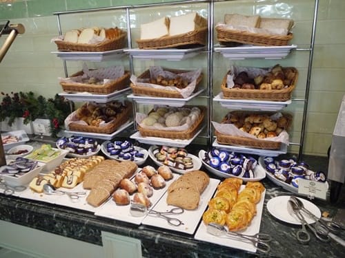 ▌香港飯店推薦 ▌大人小孩都嗨翻天! 香港迪士尼樂園酒店之環境與美食