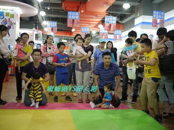 ▌三寶媽碎碎念▌11M爬行比賽 ♥丁丁藥局爬行比賽♥(內有精彩影片)
