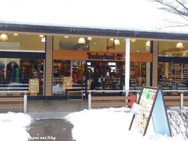▌東京近郊購物景點▌超好逛超好買♥輕井澤王子Outlet ♥園區攻略、行李寄放、交通方式(除了Le Creuset，這裡也有達菲熊)