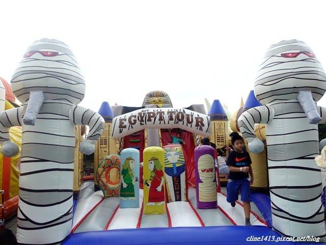 ▌親子景點▌瘋狂彈跳溜滑梯♥全世界最大巨無霸氣墊遊戲。太空基地時空奇航♥消耗小人電力好地方(網路優惠票價250元)