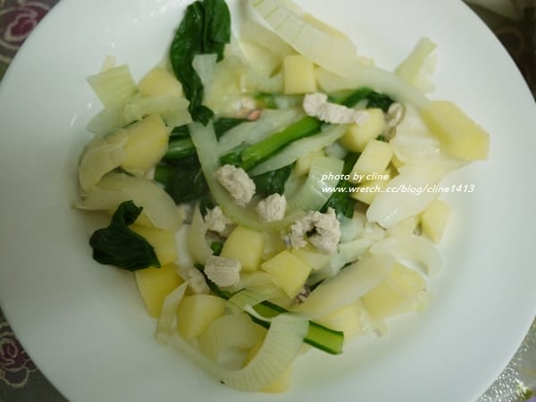 ▌三寶媽碎碎念▌現煮得更好吃!! 10M副食品&營養滿分 ♥雞肉蔬菜粥,熬湯底,馬鈴薯蘋果泥來囉 ♥