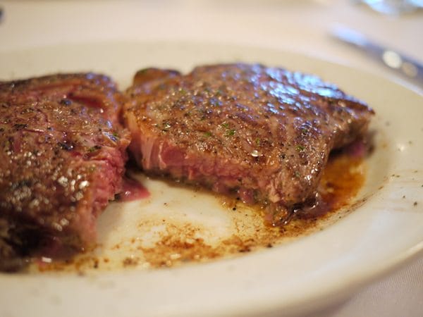 ▌台北美食▌期待已久的生日大餐♥Ruth's Chris 茹絲葵牛排&夢幻禮物CANON 6D♥