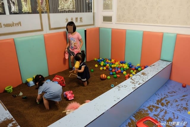 ▌板橋親子餐廳▌♥有兒童遊戲區的跳舞香水♥(板橋中山店)媽媽優雅享用貴婦下午茶、小朋友可以玩遊戲