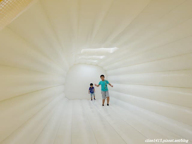 ▌親子景點▌瘋狂彈跳溜滑梯♥全世界最大巨無霸氣墊遊戲。太空基地時空奇航♥消耗小人電力好地方(網路優惠票價250元)