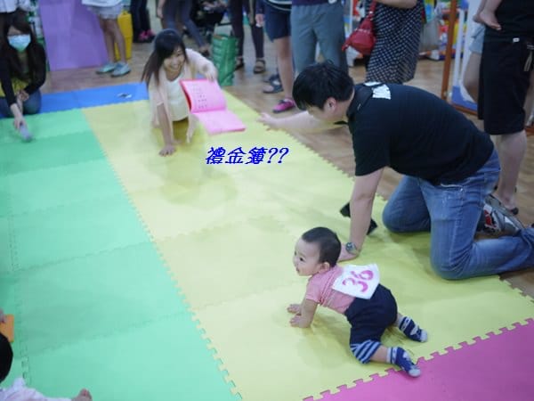 ▌三寶媽碎碎念▌11M爬行比賽 ♥丁丁藥局爬行比賽♥(內有精彩影片)