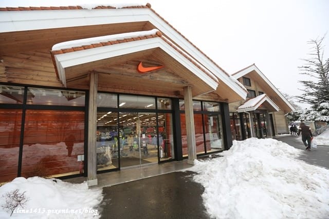 ▌東京近郊購物景點▌超好逛超好買♥輕井澤王子Outlet ♥園區攻略、行李寄放、交通方式(除了Le Creuset，這裡也有達菲熊)
