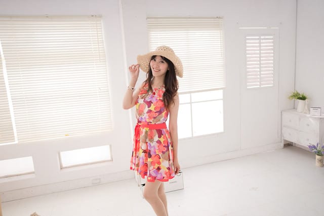 【穿搭】第一次棚拍好新鮮♥5月Gini Shop美到翻 ♥玩色夏天.繽紛度假去