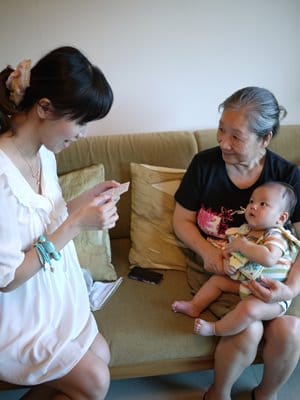 ▌三寶媽碎碎念▌小王子四個月囉!超可愛的收涎餅乾♥NIJI cupcake♥給他吃甜甜