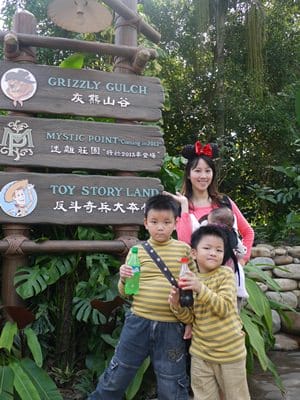 ▌歡樂香港行▌迪士尼樂園之反斗奇兵大本營.灰熊山谷.獅子王慶典.小小世界high不停