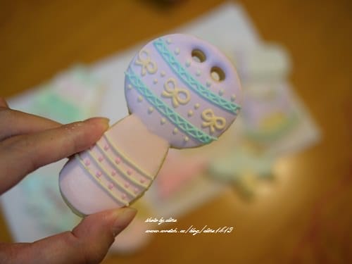 ▌三寶媽碎碎念▌小王子四個月囉!超可愛的收涎餅乾♥NIJI cupcake♥給他吃甜甜
