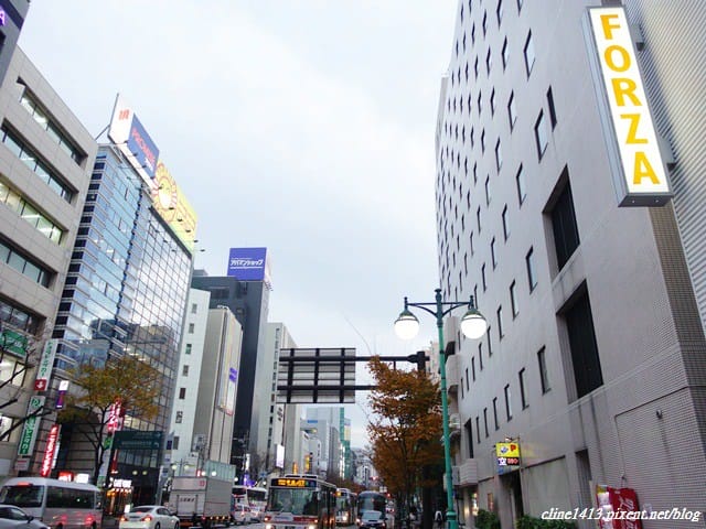 ▌福岡住宿推薦▌♥Hotel Forza Hakata飯店♥離博多車站一分鐘、飯店新穎、房間有按摩椅&對面有便利商店