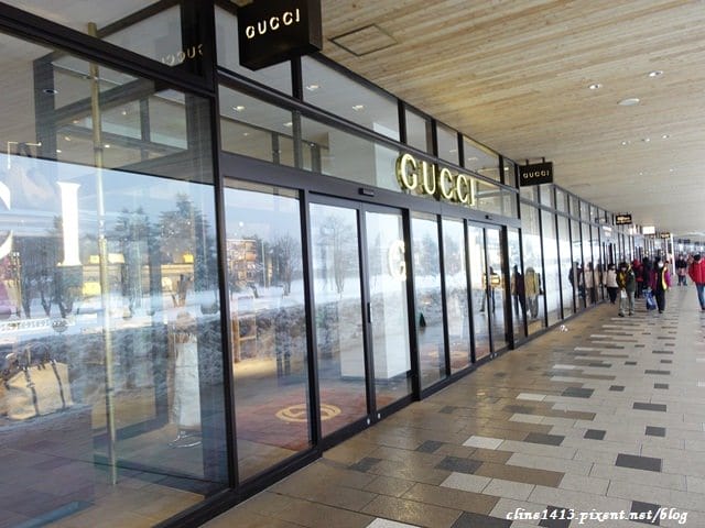 ▌東京近郊購物景點▌超好逛超好買♥輕井澤王子Outlet ♥園區攻略、行李寄放、交通方式(除了Le Creuset，這裡也有達菲熊)