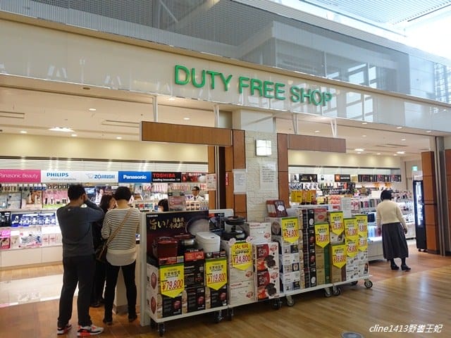 ▌北海道必買▌好像來到一座遊樂場♥新千歲機場♥必吃必買必逛購物攻略! 機場裡居然有露天溫泉及電影院! - 第70張圖 ▌北海道必買▌好像來到一座遊樂場♥新千歲機場♥必吃必買必逛購物攻略! 機場裡居然有露天溫泉及電影院!