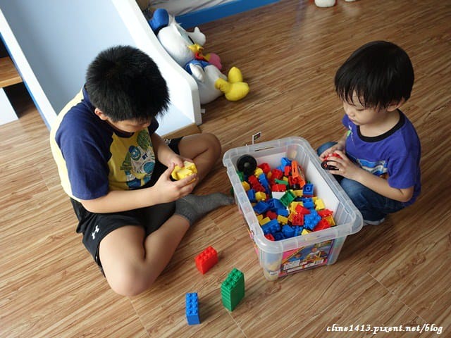▌宜蘭親子民宿▌♥田庄園親子溜滑梯城堡♥每個房間都有溜滑梯、盪鞦韆，還有戶外的草坪與賽車