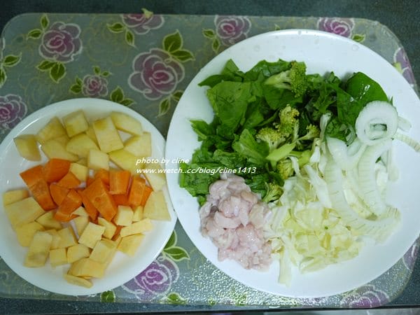 ▌三寶媽碎碎念▌現煮得更好吃!! 10M副食品&營養滿分 ♥雞肉蔬菜粥,熬湯底,馬鈴薯蘋果泥來囉 ♥