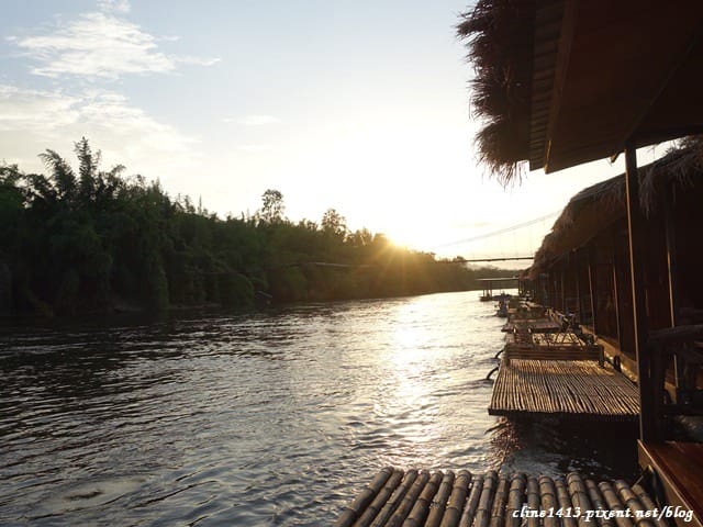 ▌泰國。北碧府▌來去桂河住一晚♥桂河木筏精品度假村Boutique Raft Resort River Kwai♥難忘的泰國水上屋初體驗