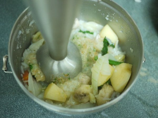 ▌三寶媽碎碎念▌現煮得更好吃!! 10M副食品&營養滿分 ♥雞肉蔬菜粥,熬湯底,馬鈴薯蘋果泥來囉 ♥