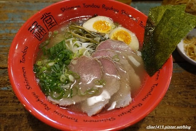 ▌沖繩自由行▌沖繩必吃美食♥通堂拉麵♥傳說中的男人麵、女人麵(小祿本店、百元藥妝旁)